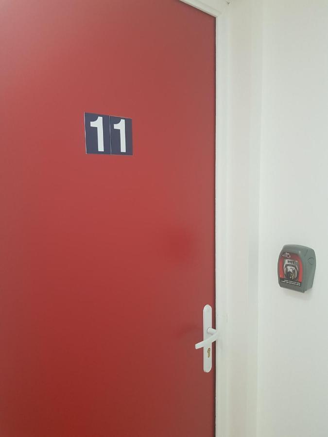 11 - Tres Joli 2 Pieces Tout Equipe Pour 1 A 5 Personnes, Vue Sur Parc Arbore, Parking Privatif Gratuit, Grand Fourgon Possible, Tout Le Linge De Maison Est Fourni Razac-sur-lʼIsle Exterior foto